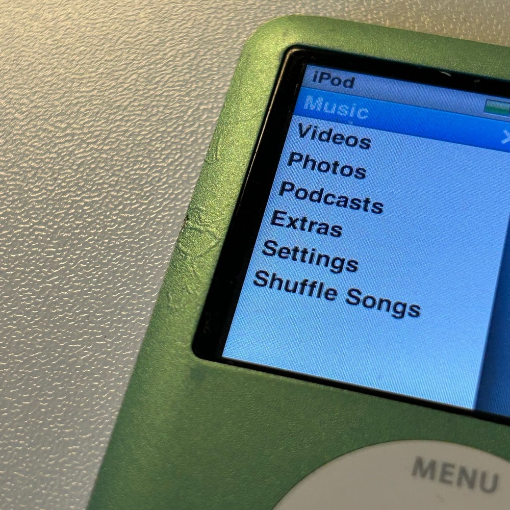 Green iPod Nano 3rd Generation *Does not come with charger* - Picture 2 of 5
